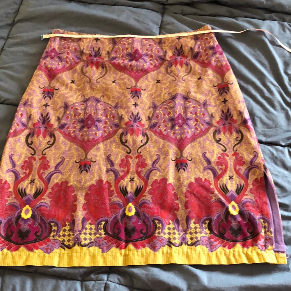 5/$25 Guess size 29 skirt